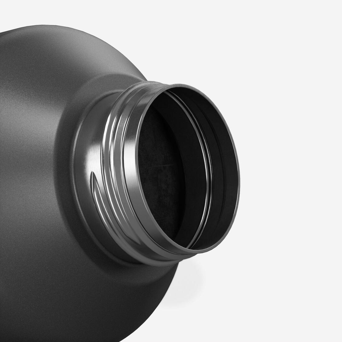 Gourde inox 1,5L avec bouchon à vis, composée à 75% d'acier recyclé