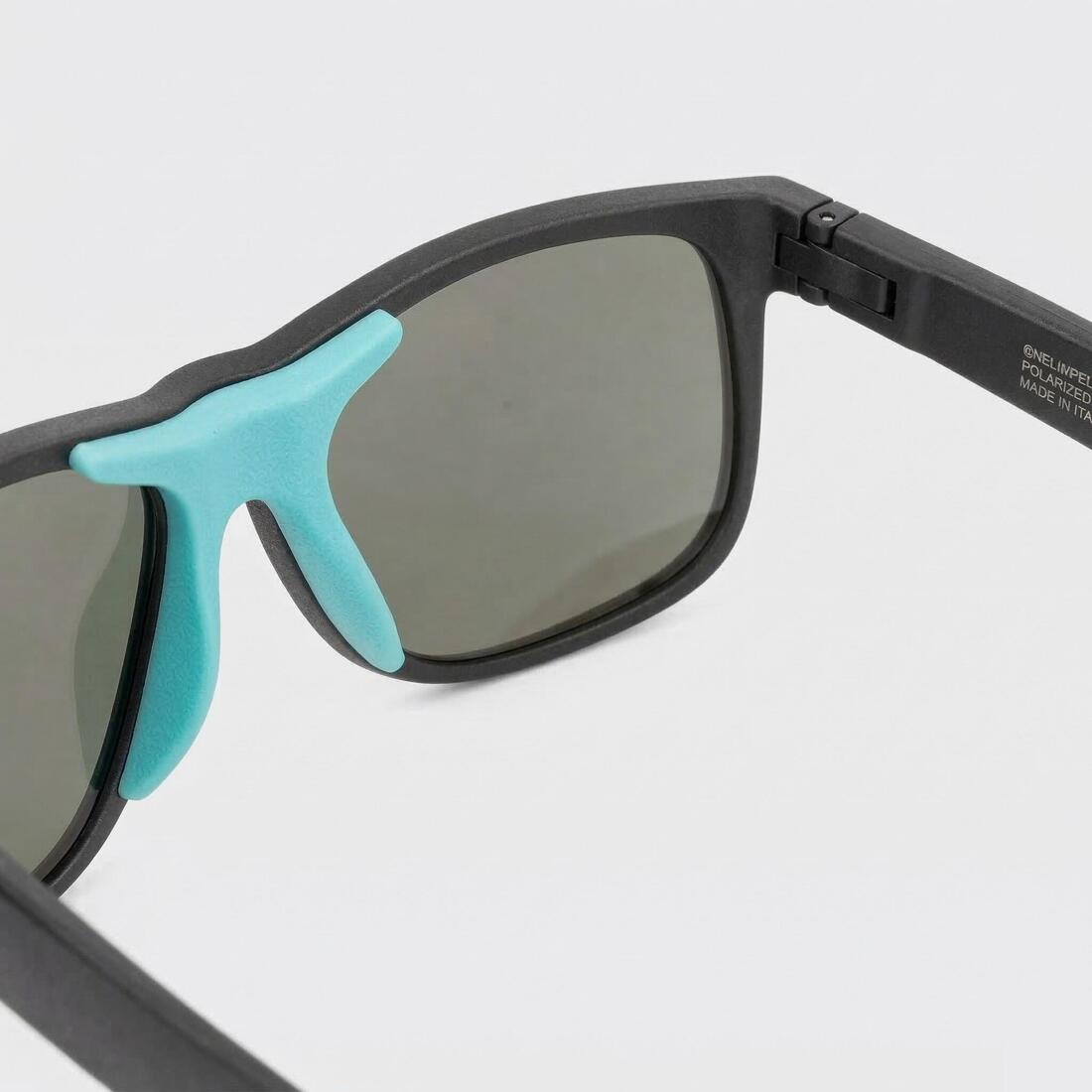 Lunette solaire polarisée pour la pratique du surf et des sports de glisse.