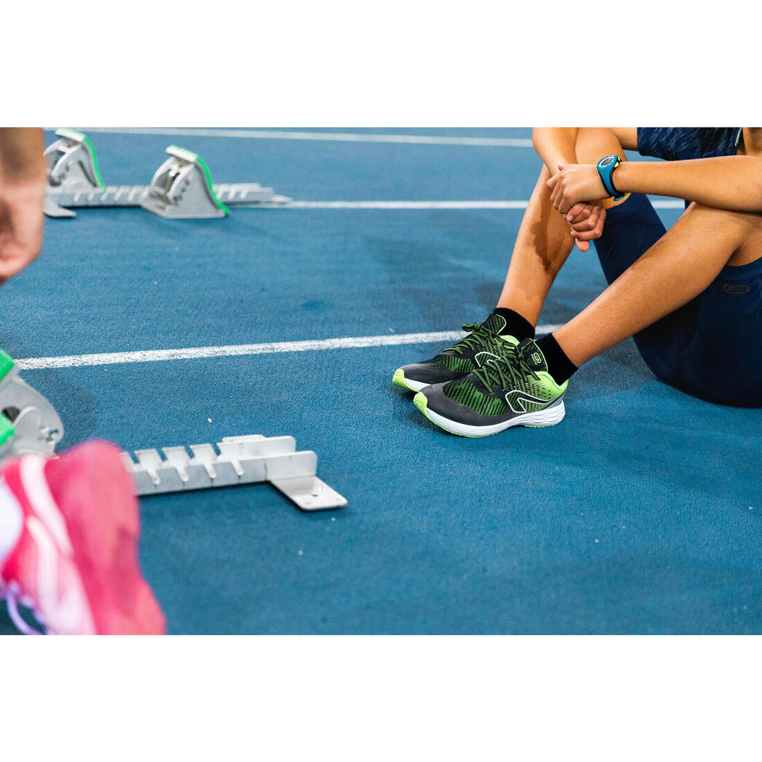 Chaussures de running Enfant -  Kiprun fast noires jaunes