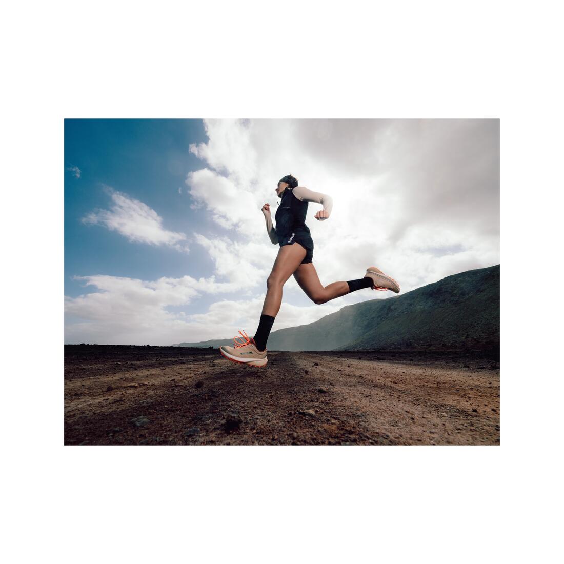 Veste sans manches chaude de running Femme, KIPRUN SM 500 Run warm noire