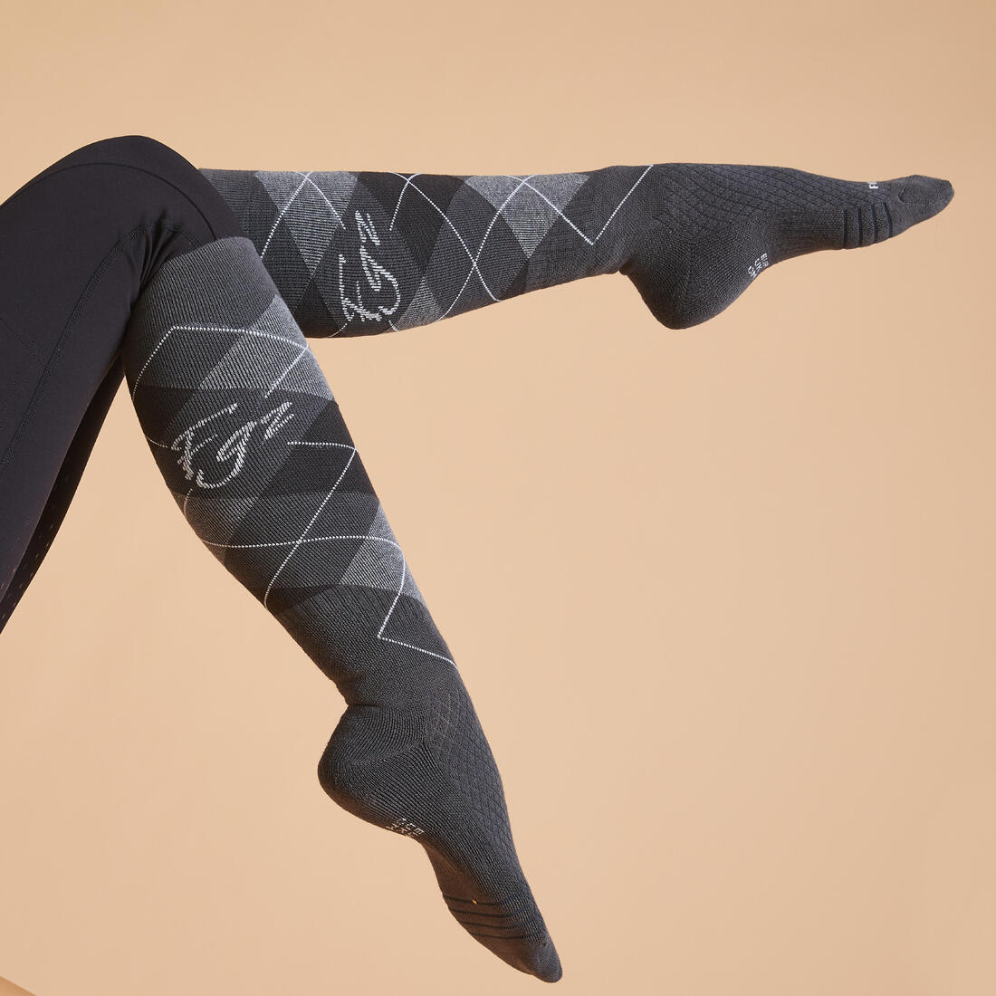 Chaussettes d'équitation 500 adulte losanges noir, gris et rose. lot de 2