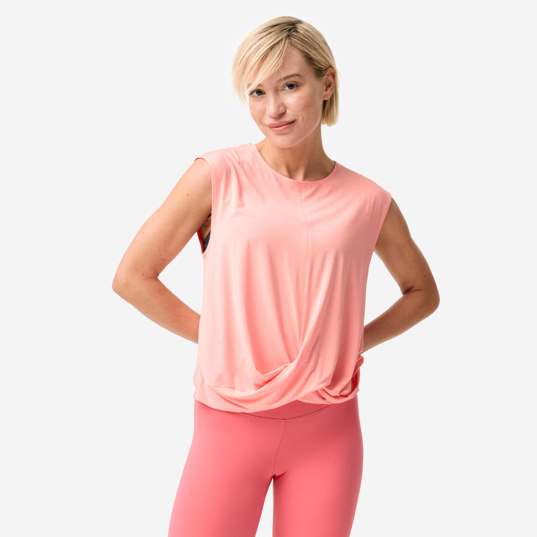 Un débardeur fluide et respirant de yoga/pilates, gris foncé