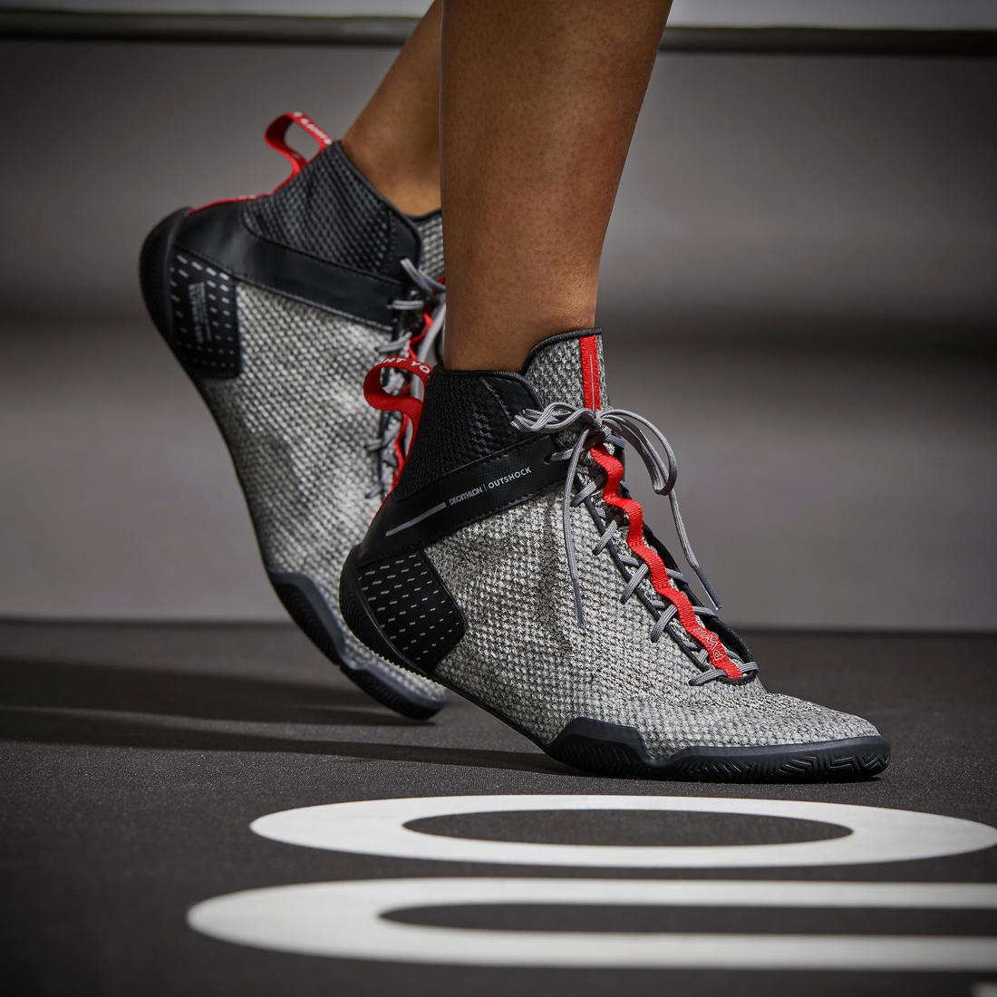 Chaussures de boxe anglaise 500 noires, légères et flexibles.