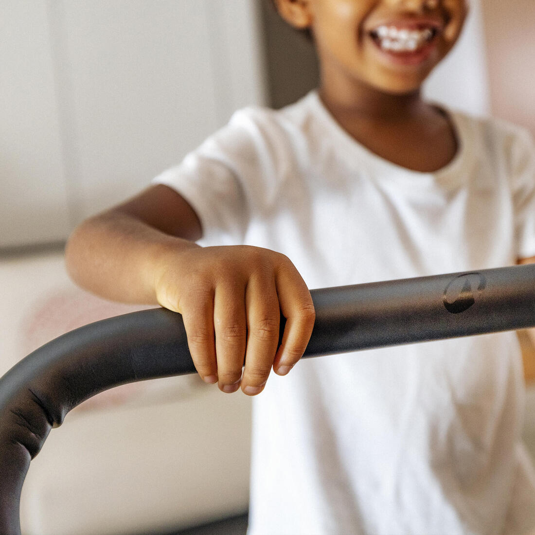 Barre de maintien pour mini trampoline enfant