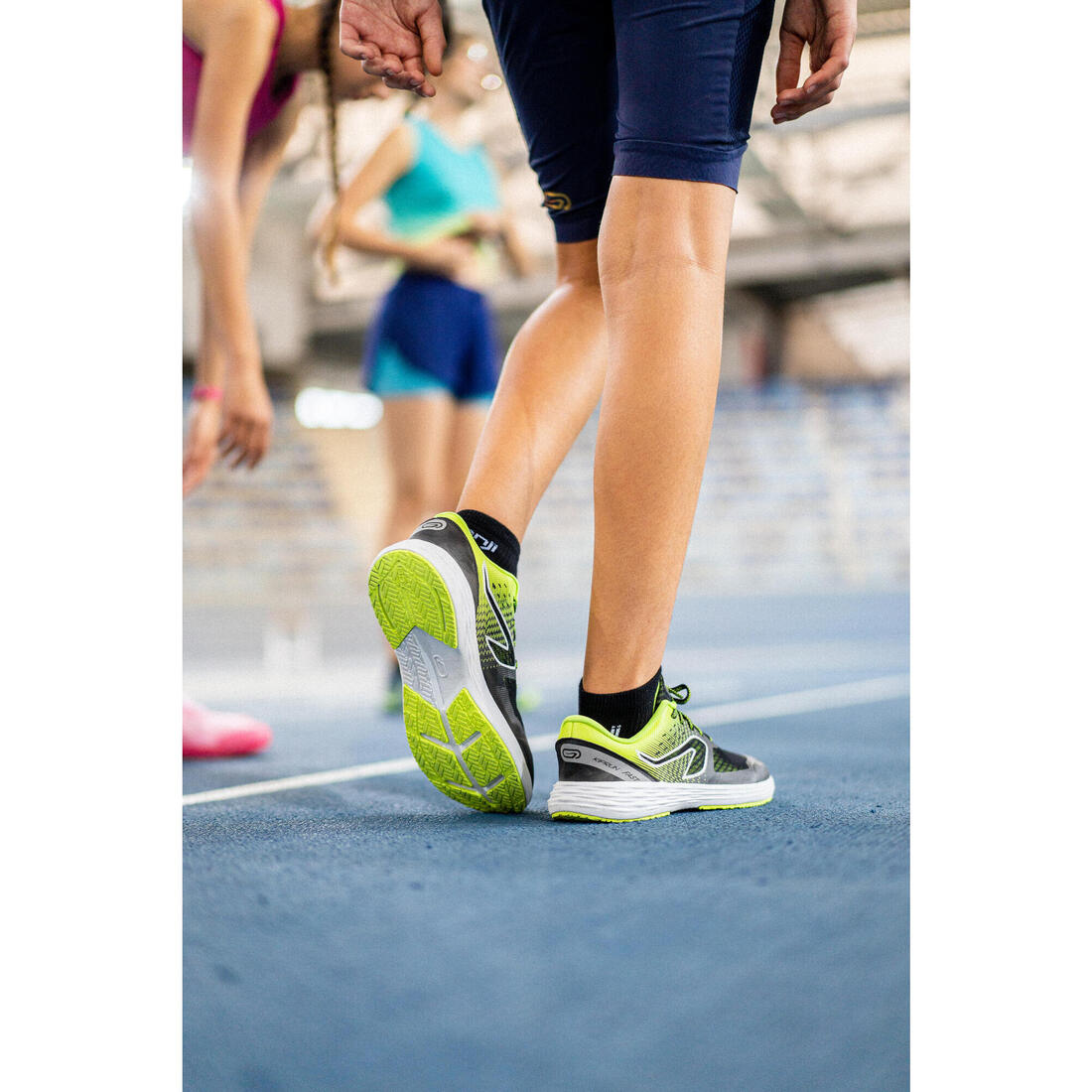 Chaussures de running Enfant -  Kiprun fast noires jaunes