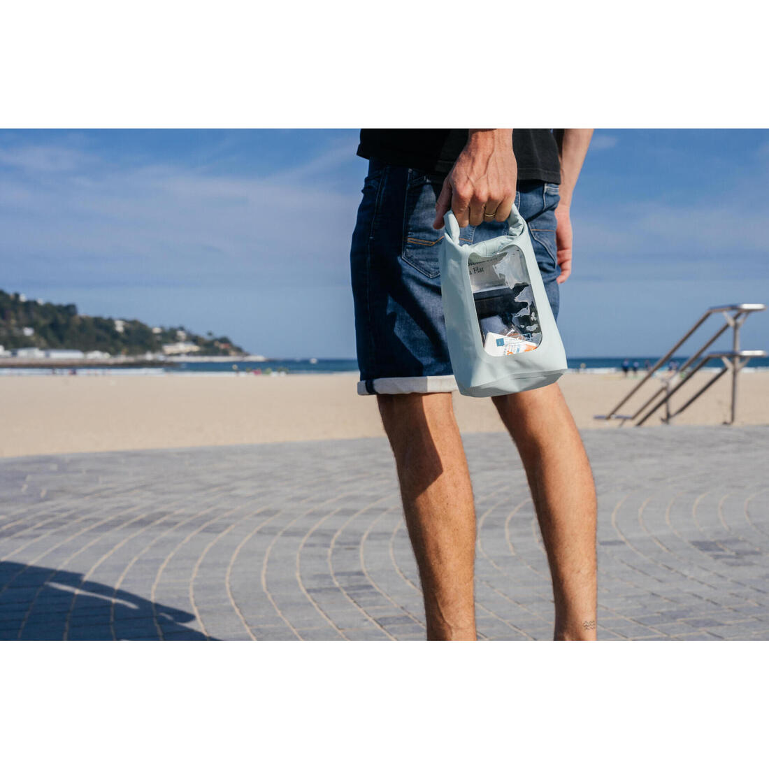 Sac étanche vert (IPX6)  de 2,5 l avec fenêtre de visibilité.