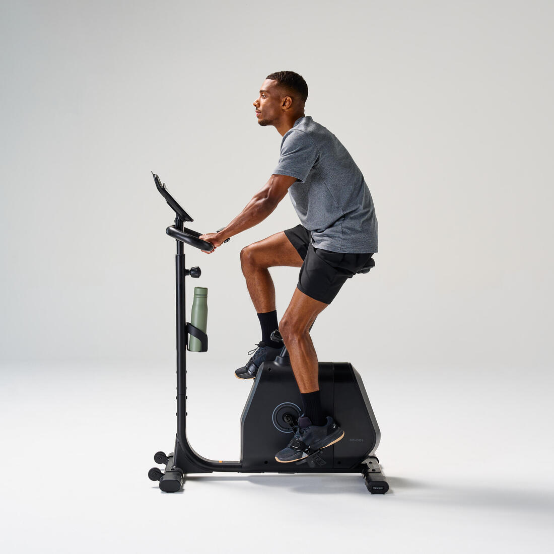 Vélo d'appartement avec résistance motorisée, EB520 B, garanti par Decathlon