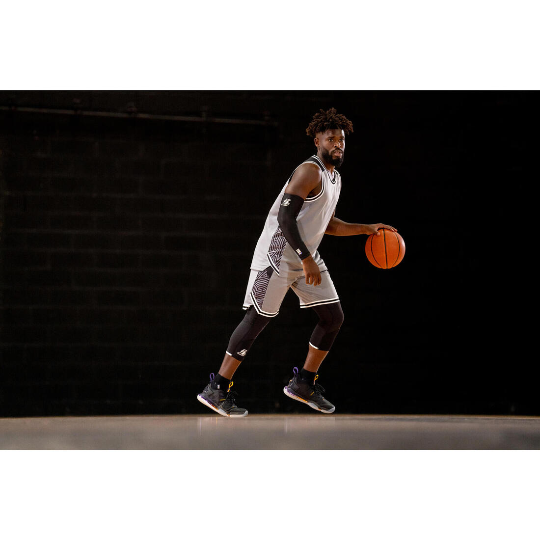 SOUS MAILLOT BASKETBALL COUPE SLIM HOMME UT500 NOIR LOS ANGELES LAKERS NBA