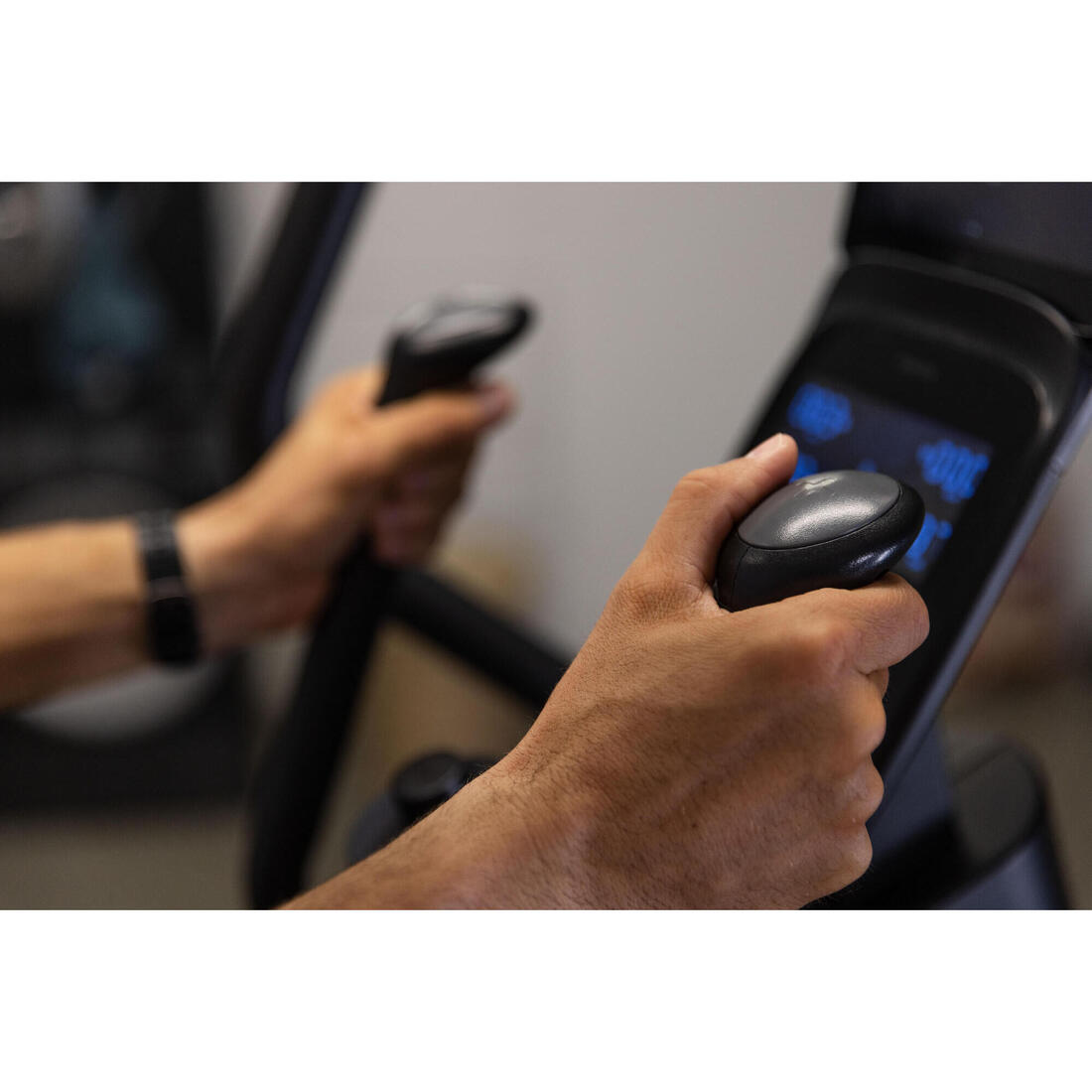 Elliptique roue avant 700 pliable, auto-alimenté et connecté