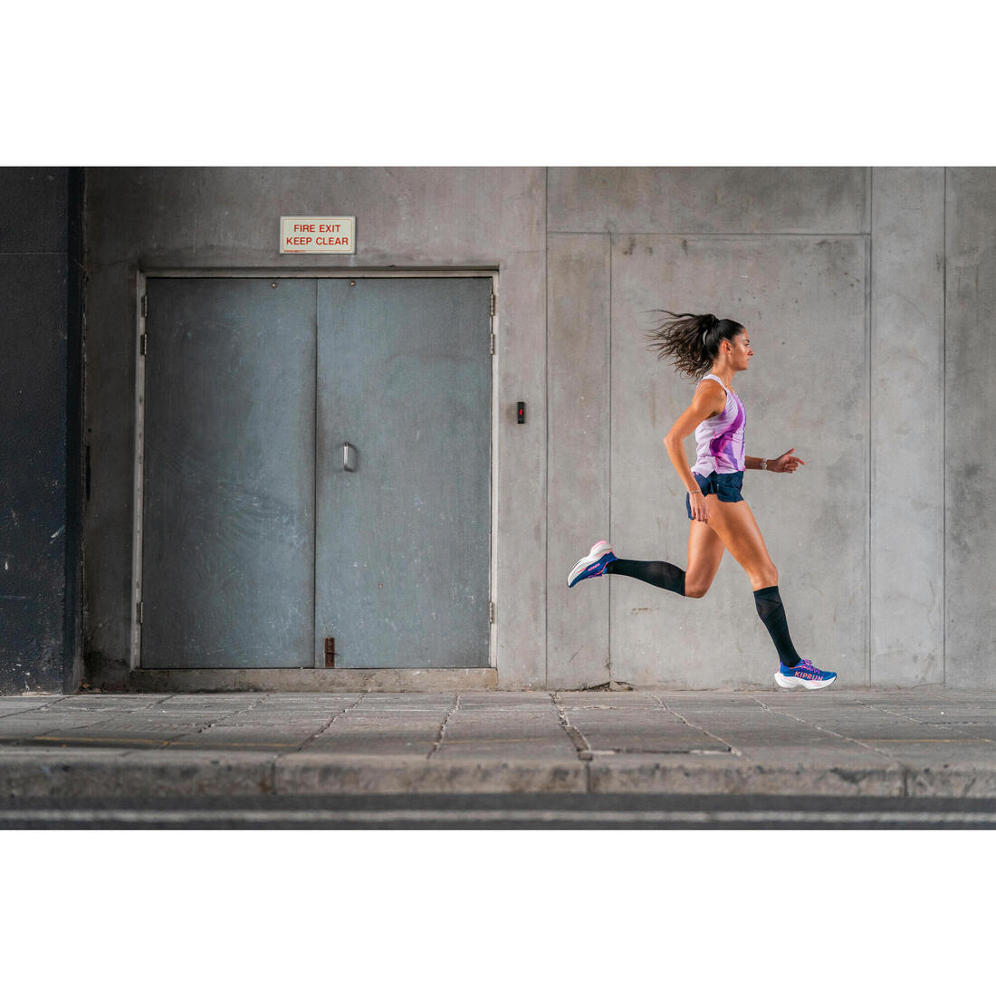 Débardeur de Running léger Femme - KIPRUN Run 900 Light violet mauve imprimé