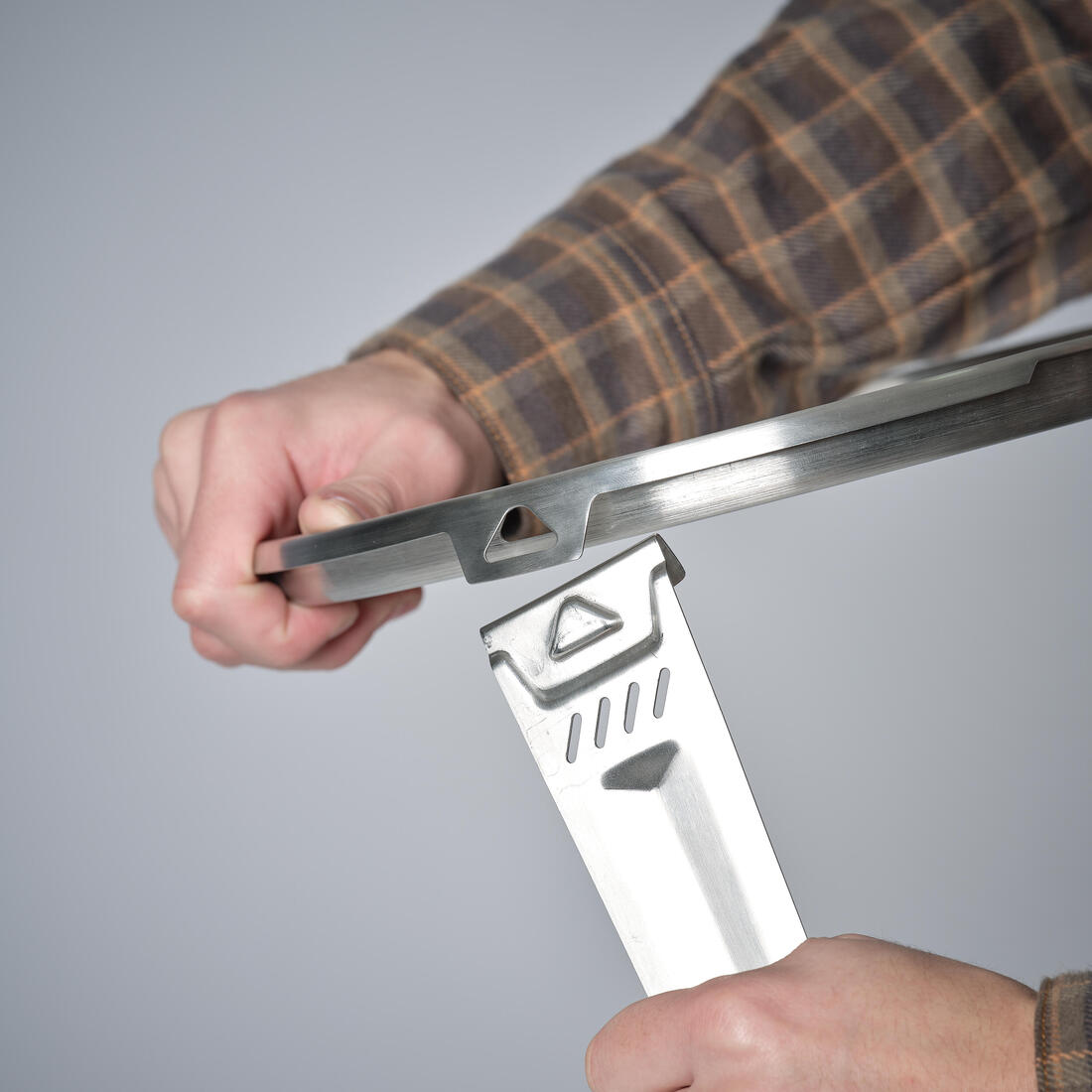 Plancha Poele cuisson sur feu trépied 30 cm Bushcraft acier inoxydable