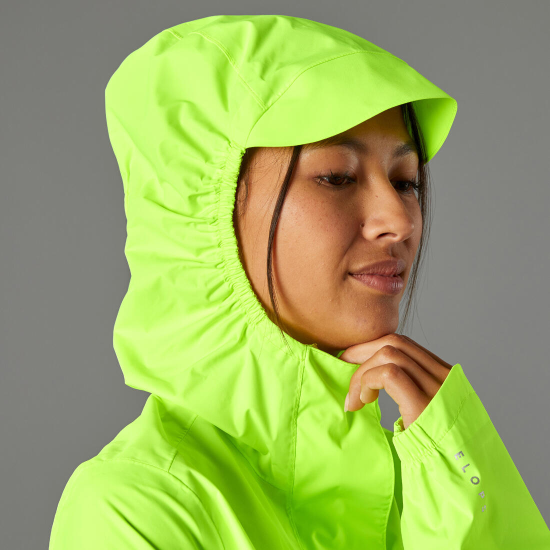 VESTE PLUIE VELO VILLE FEMME 120 JAUNE FLUO CERTIFIÉE EPI VISIBILITÉ JOUR