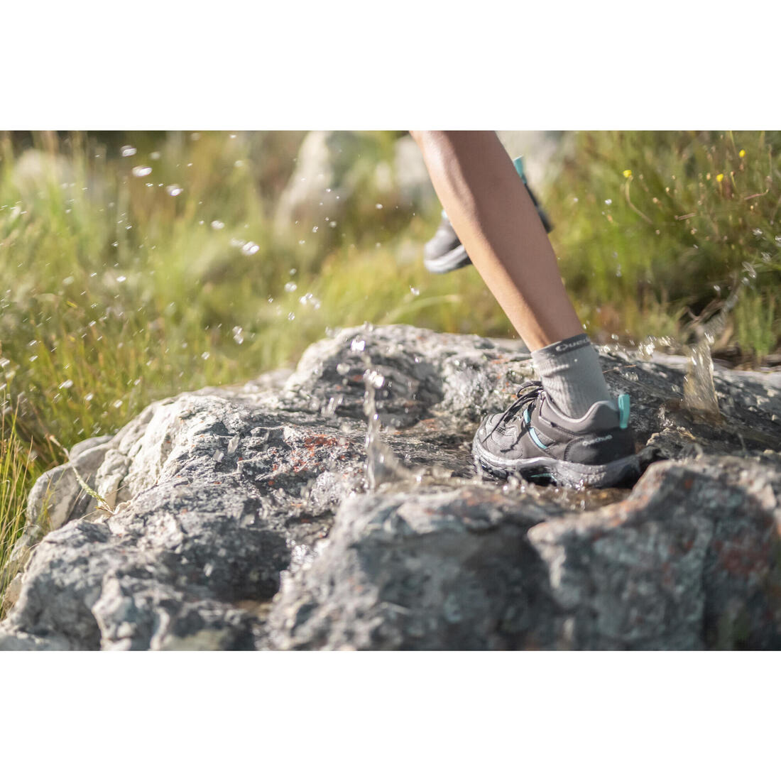 Chaussures imperméables de randonnée montagne - MH100 - Femme