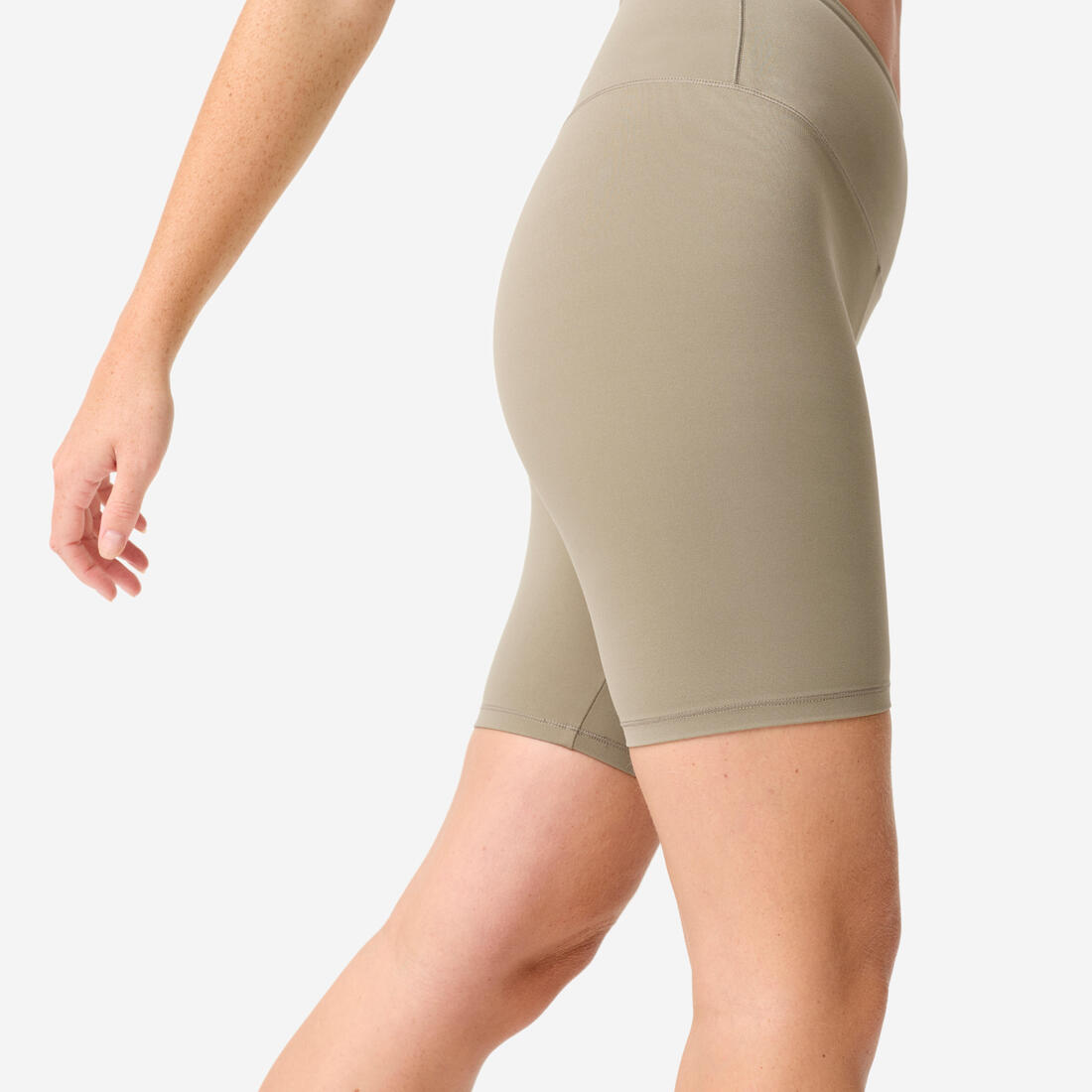 Cycliste de yoga et pilates extensible et confortable femme