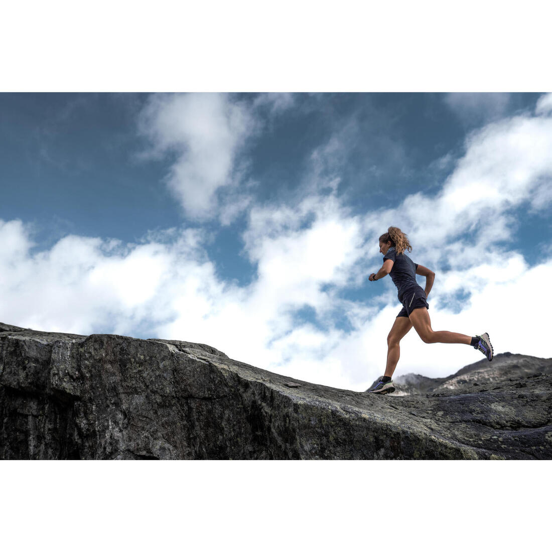 Short de trail running baggy femme noir