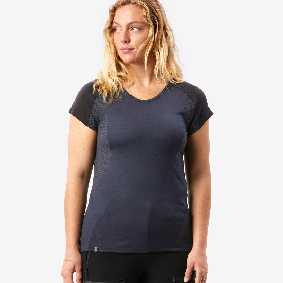 T-shirt de trek manches courtes en laine mérinos - Femme - MT500 – gris carbone