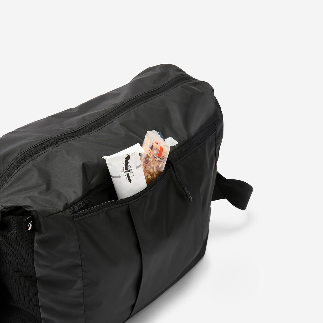 Besace compacte de trek voyage TRAVEL 15L noire