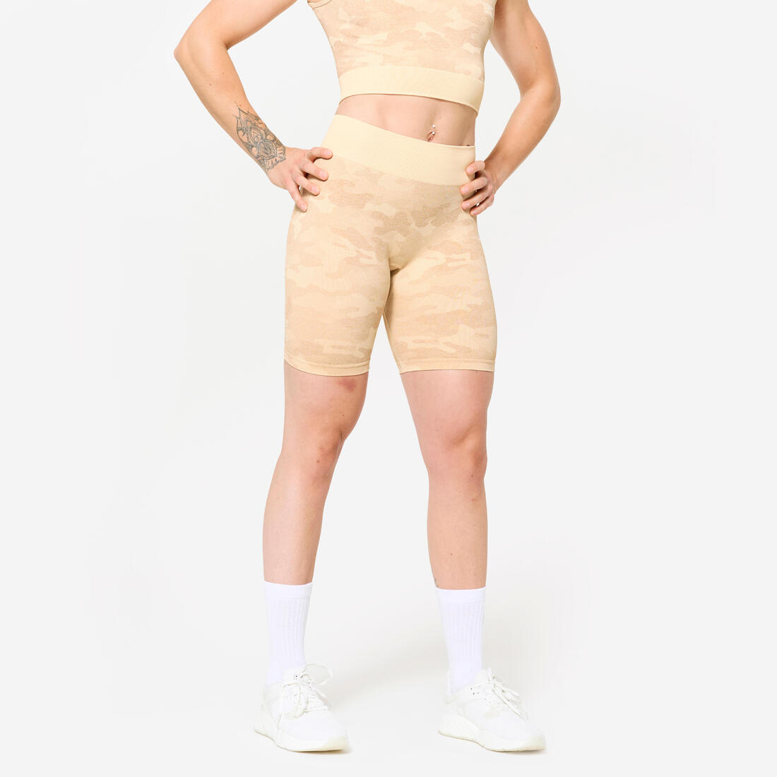 Short de fitness motif camo – beige bronze