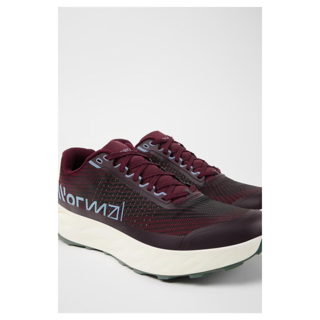 Chaussures de trail de la marque NNORMAL