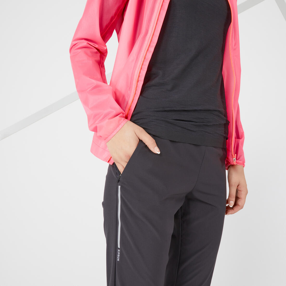 PANTALON RUNNING FEMME COUPE FITTEE - KIPRUN LIGHT NOIR