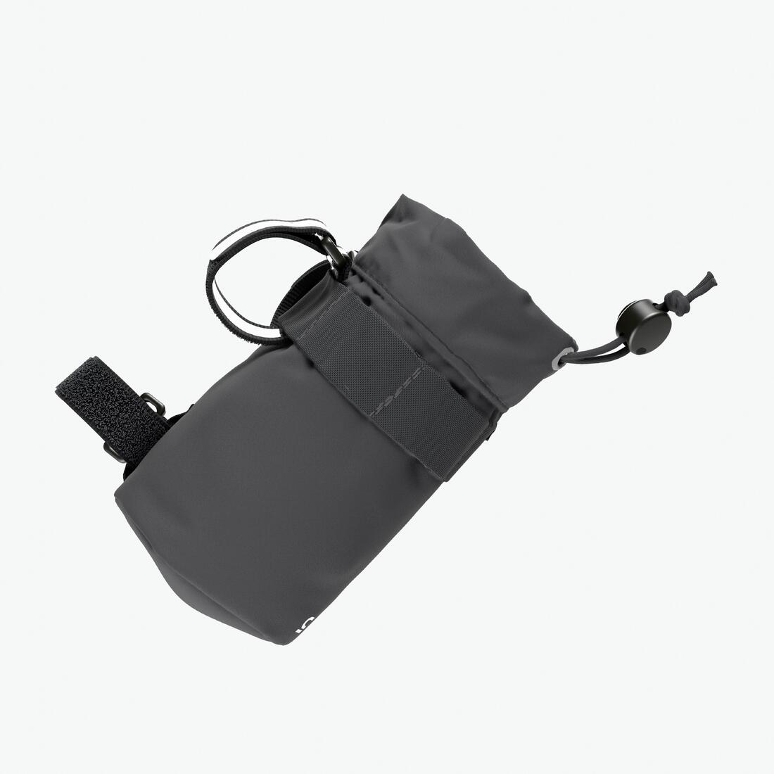 Porte-bidon de cintre de vélo en textile.