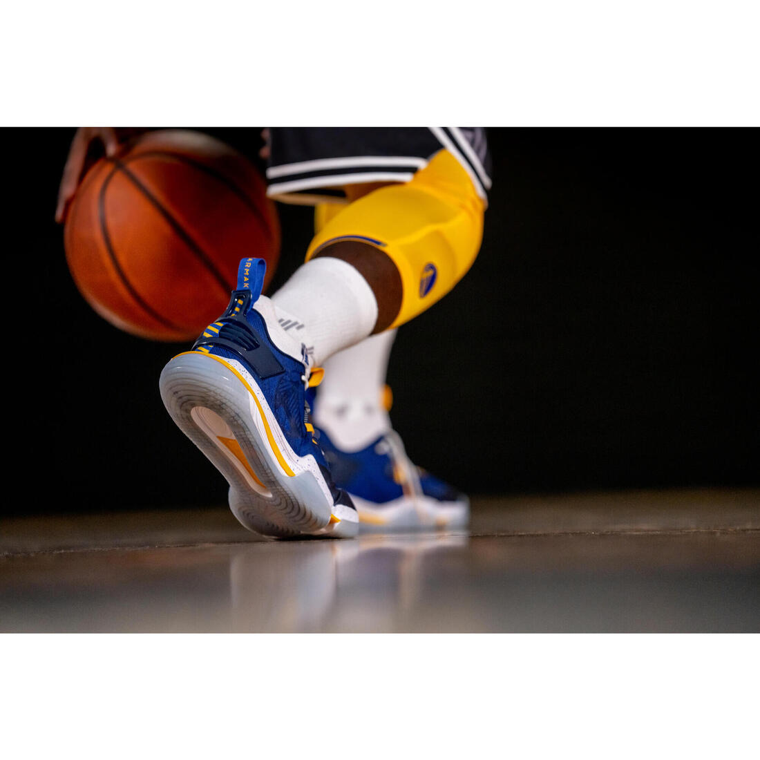 CHAUSSURES DE BASKETBALL NBA LOS ANGELES LAKERS TIGE MID - SE900