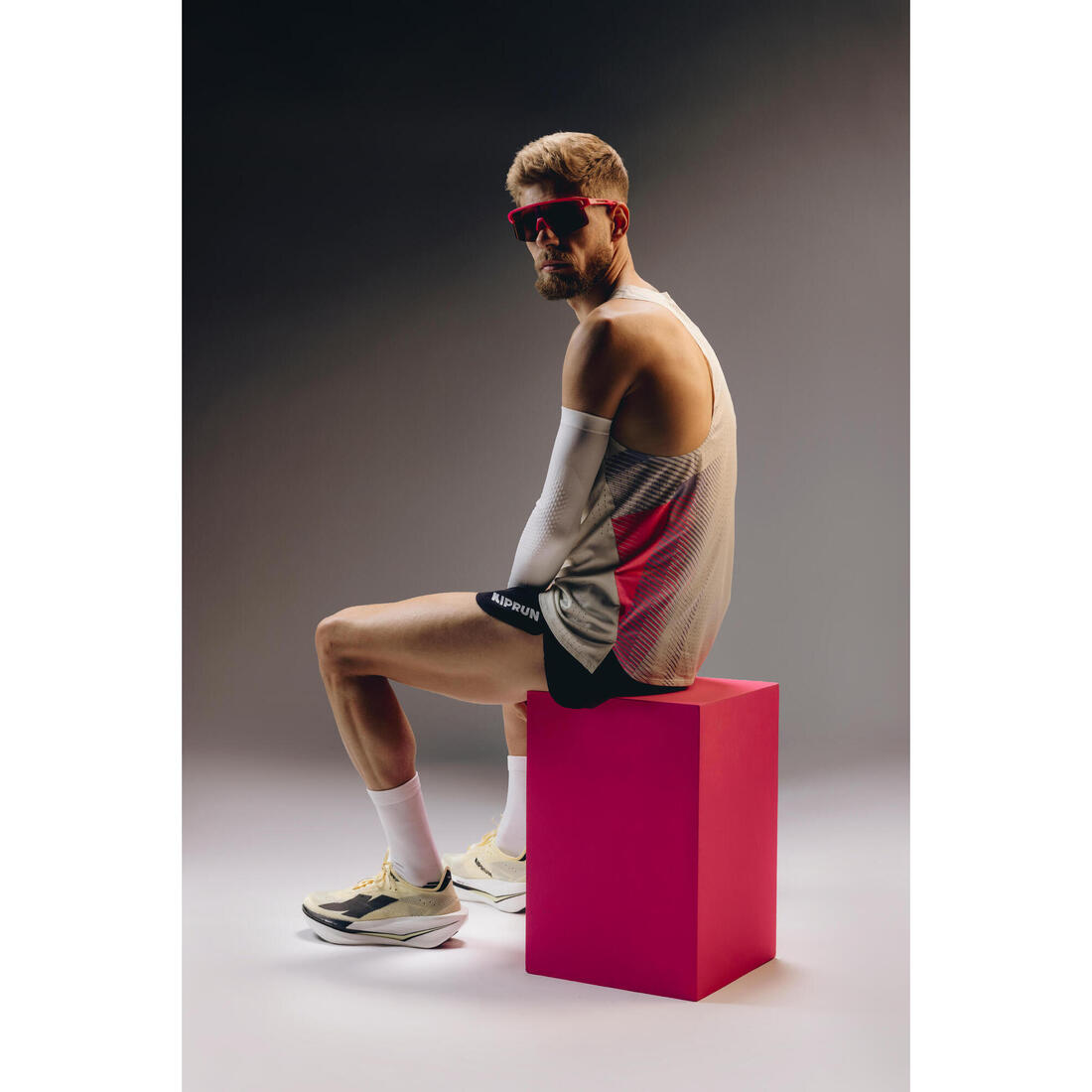 Débardeur de running Homme, Kiprun PROTEAM beige rose