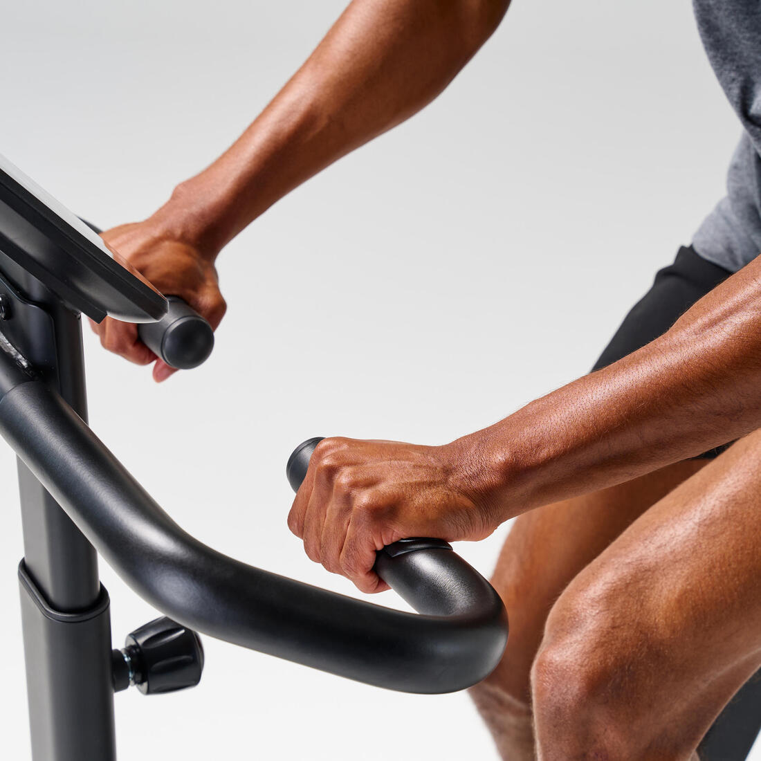 Vélo d'appartement avec résistance motorisée, EB520 B, garanti par Decathlon