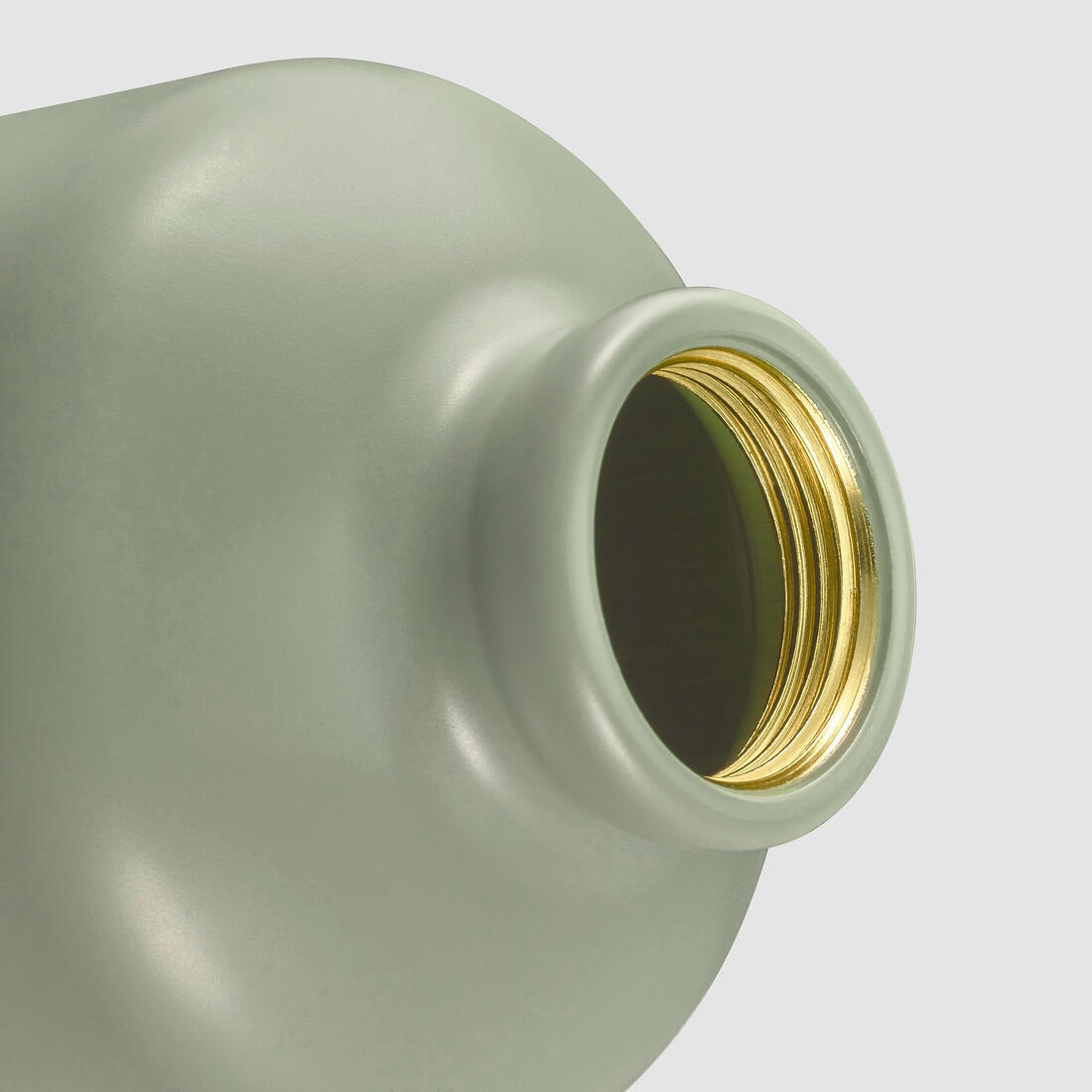 Gourde alu 0,75L avec bouchon à vis, composée à 100% d’alu recyclé