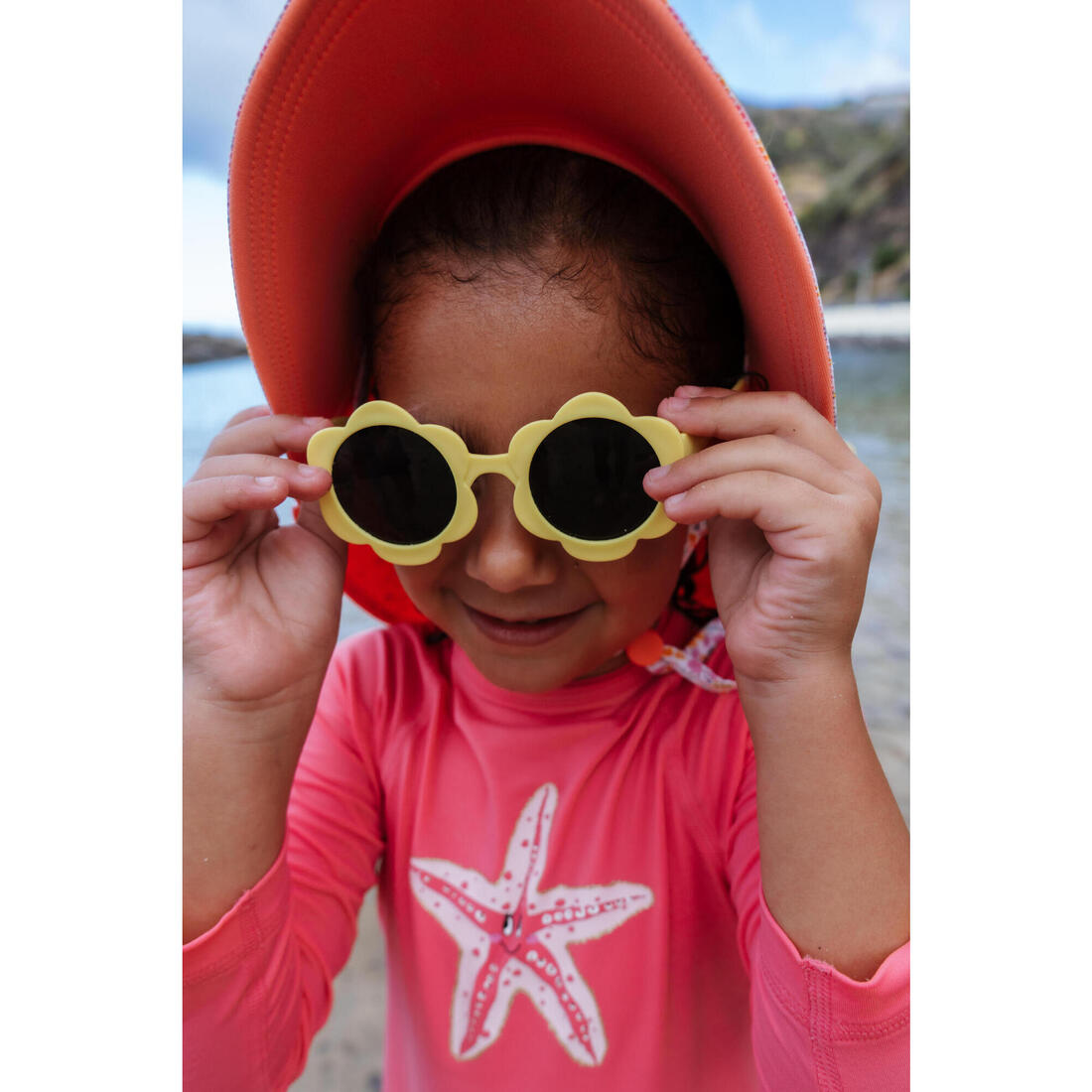 Chapeau anti uv bébé réversible jaune et bleu imprimé savane