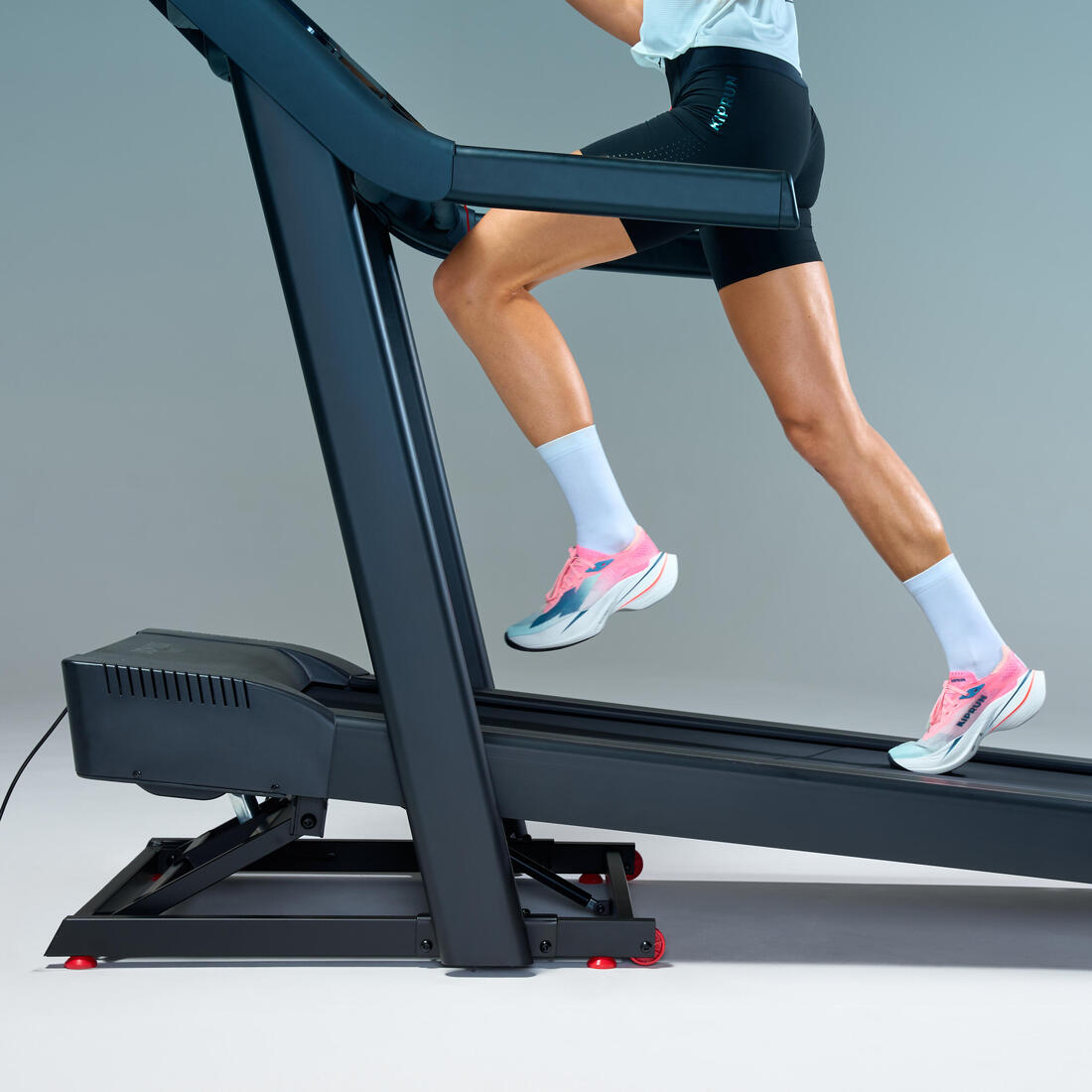 Tapis de course pliable et inclinable 18km/h, T900D