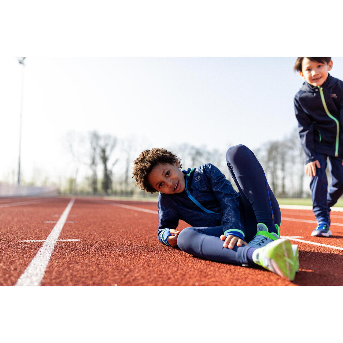 Veste coupe vent enfant pour l'athlétisme Kalenji AT 100 bleue