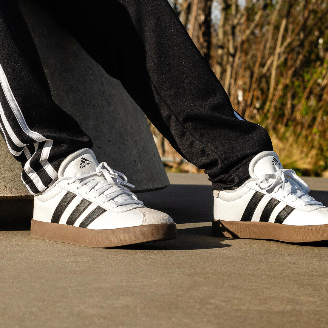 CHAUSSURES VL COURT ADIDAS ENFANT BLANC NOIR GRIS