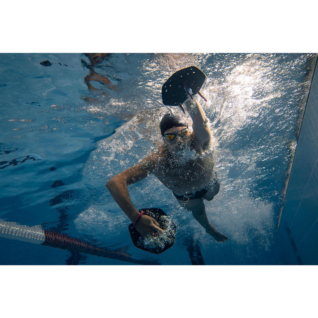 PLAQUETTES DE  NATATION  900 L NOIR ROUGE