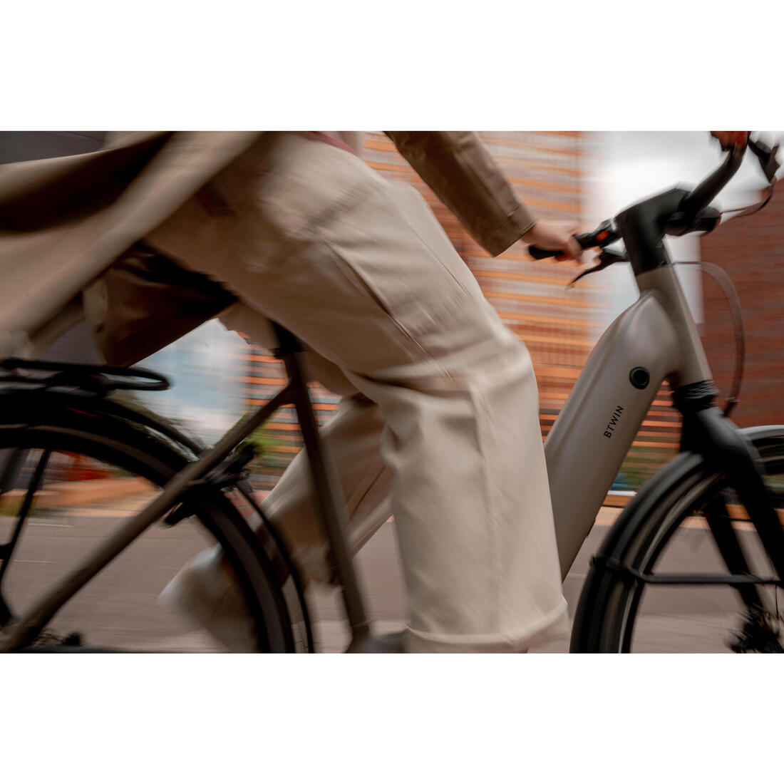 Vélo ville électrique à moteur automatique owuru cadre bas LD 940 E connect