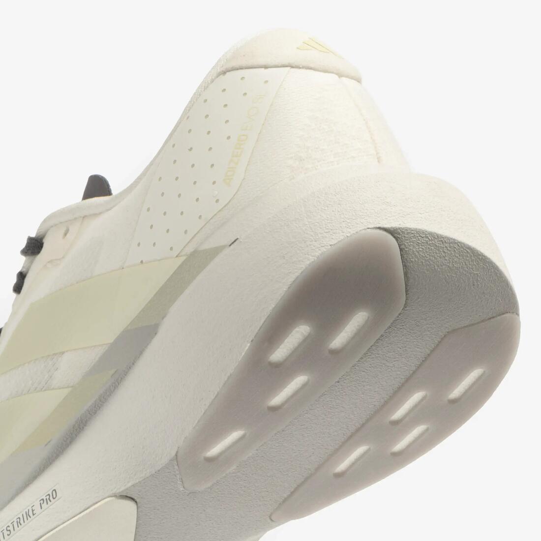 Chaussures running femme, adidas Adizero Evo SL noires et blanches
