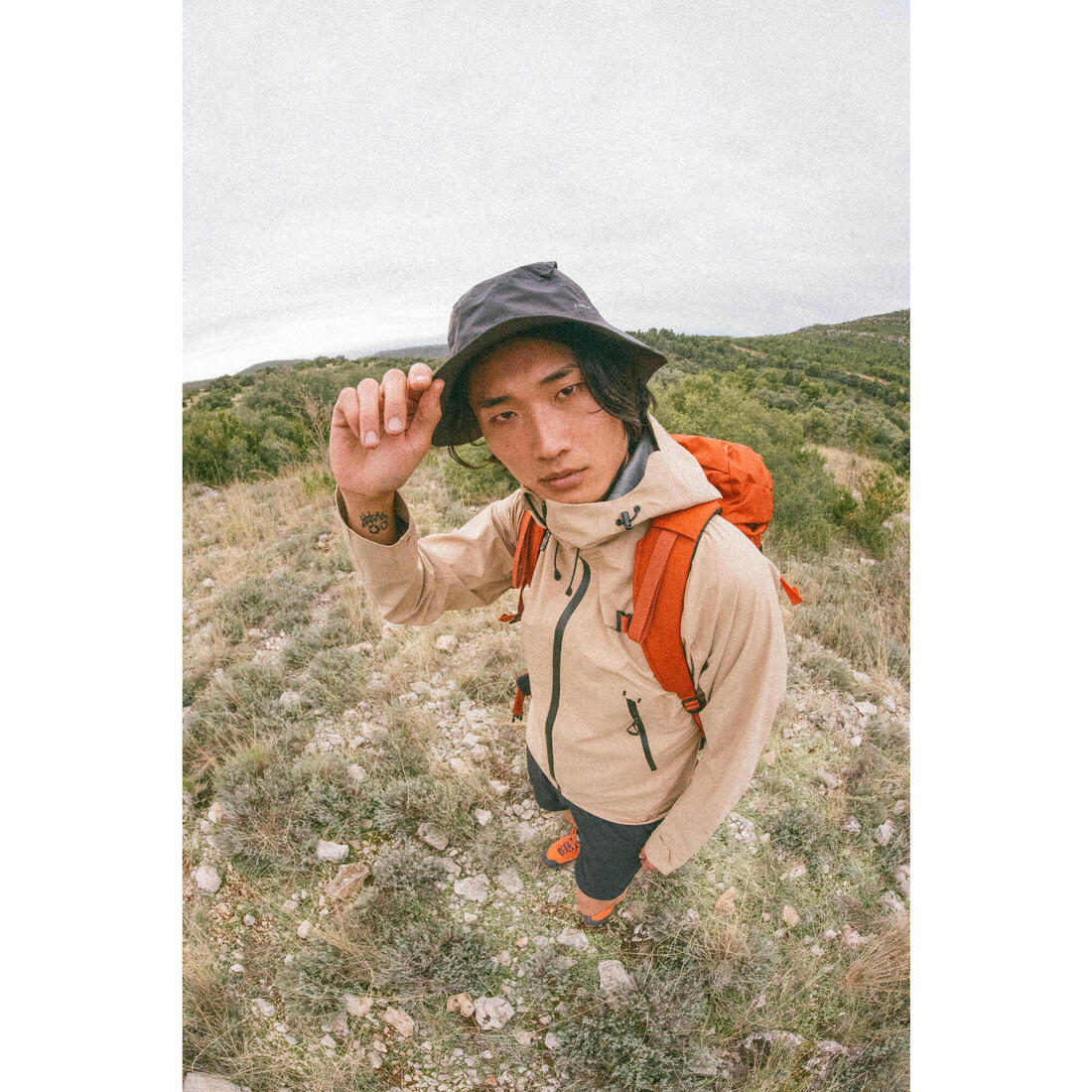 Veste imperméable et respirante de randonnée homme, MH500