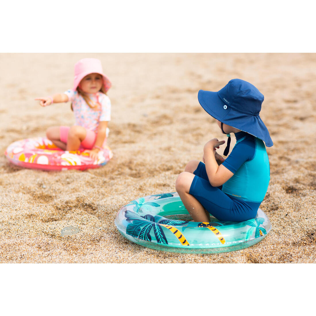 Chapeau anti uv bébé réversible rose clair et imprimé fleurs