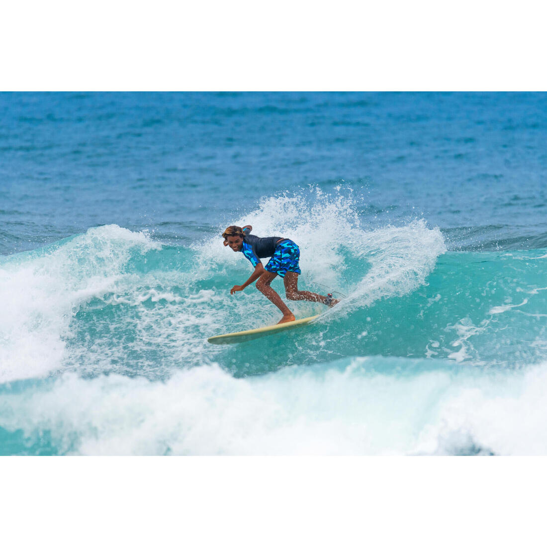 SURF 500 Hybride 6'4"  , livrée avec 3 ailerons .