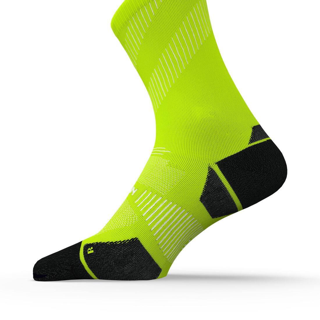 CHAUSSETTES DE RUNNING RUN900 FINES MI-MOLLET JAUNE FLUO