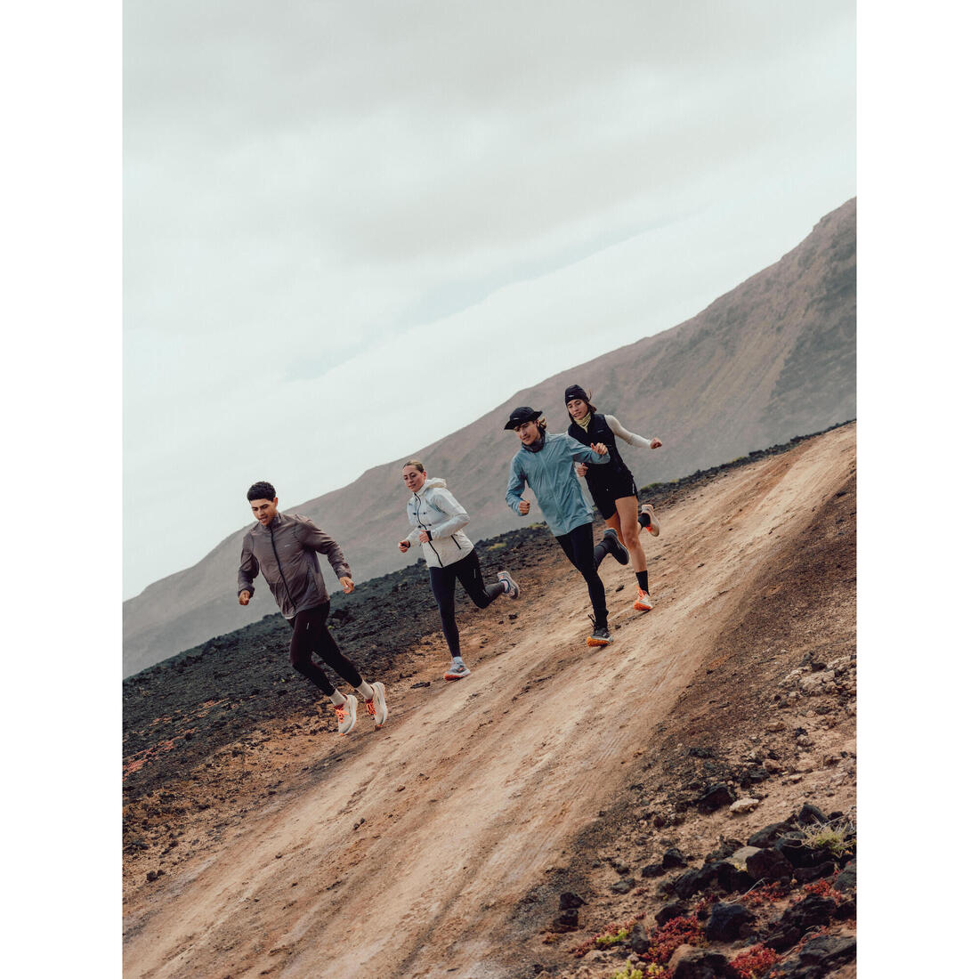 Chaussures de route et trail running femme, Kiprun Kipcore gravel gris et