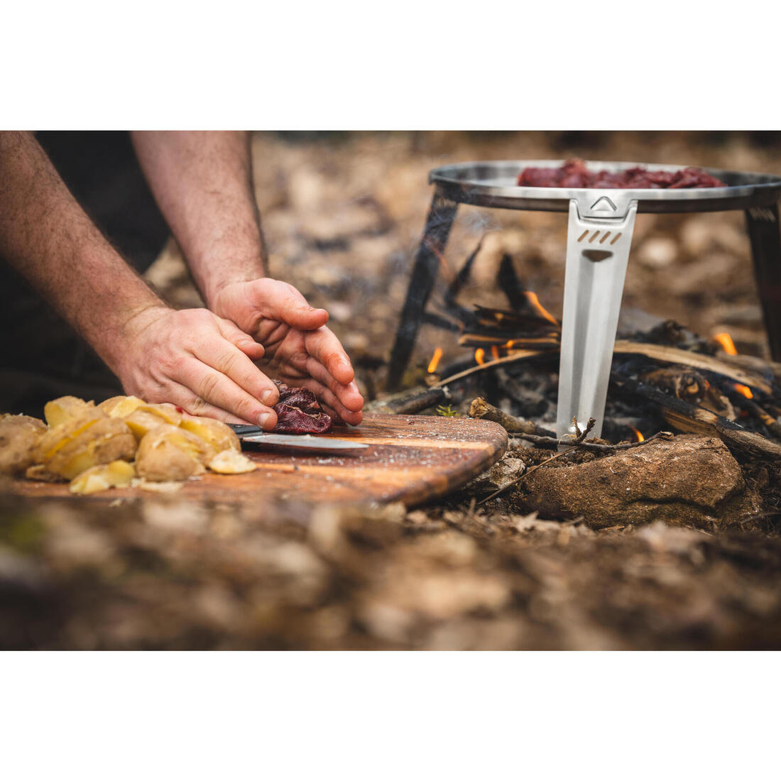 Plancha Poele cuisson sur feu trépied 30 cm Bushcraft acier inoxydable