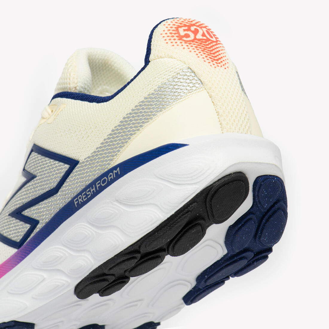 Chaussure de running femme, New Balance Fresh Foam 520 V9 blanc