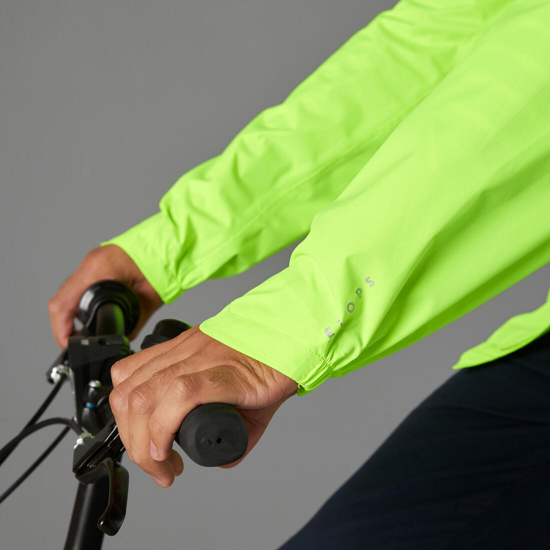 VESTE PLUIE VELO VILLE HOMME 120 JAUNE FLUO CERTIFIÉE EPI VISIBILITÉ JOUR