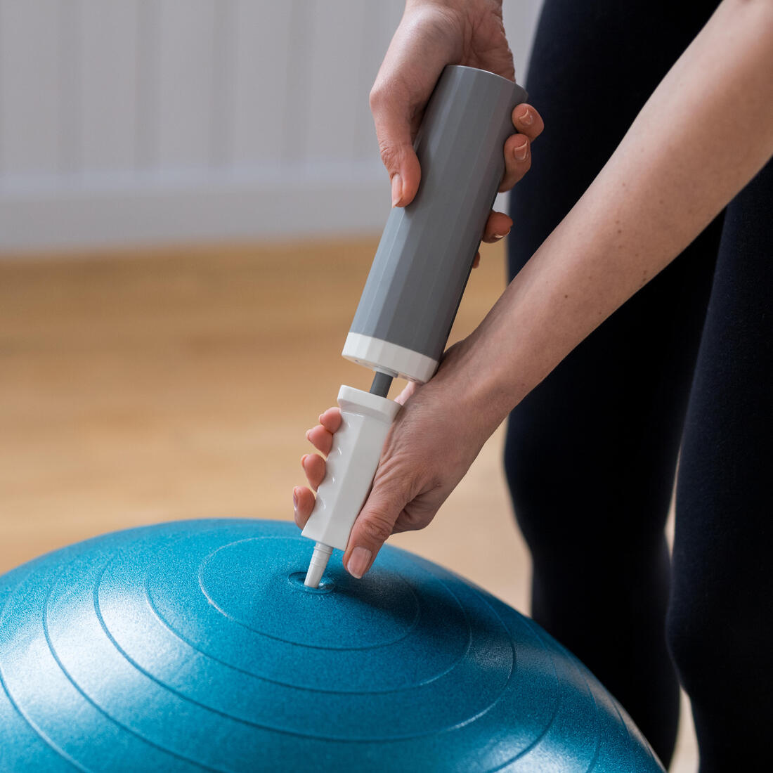 Pompe pour gym ball compact, blanc