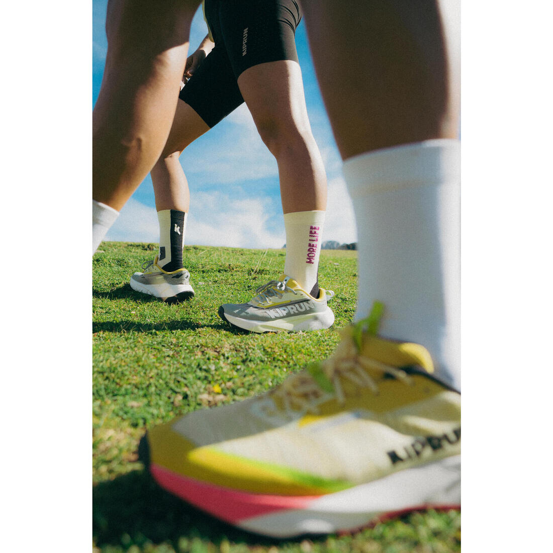 Chaussures de running trail femme, Kiprun kipsummit max gris et