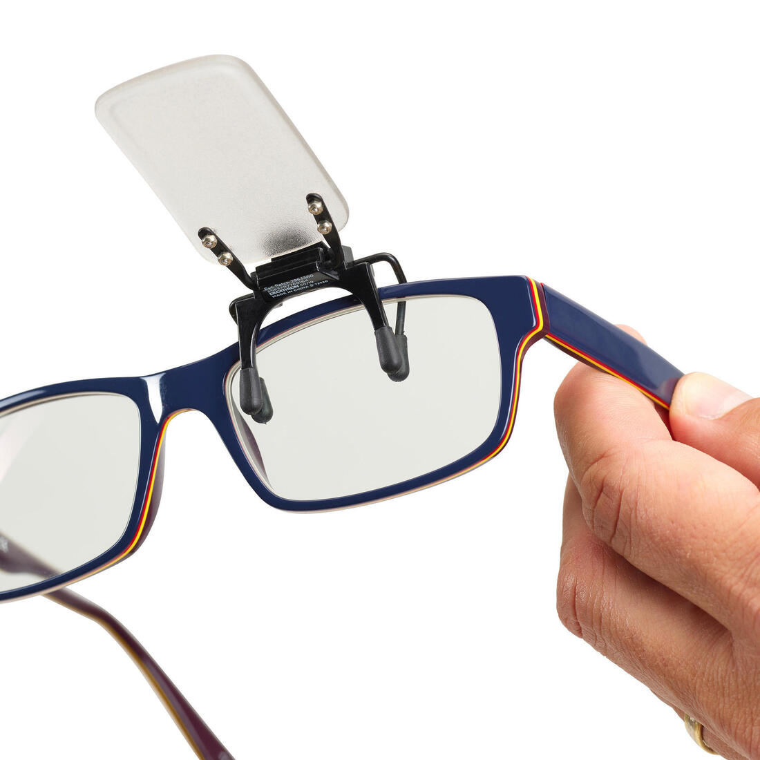 Cache œil de tir sportif pour porteur de lunettes de vue.