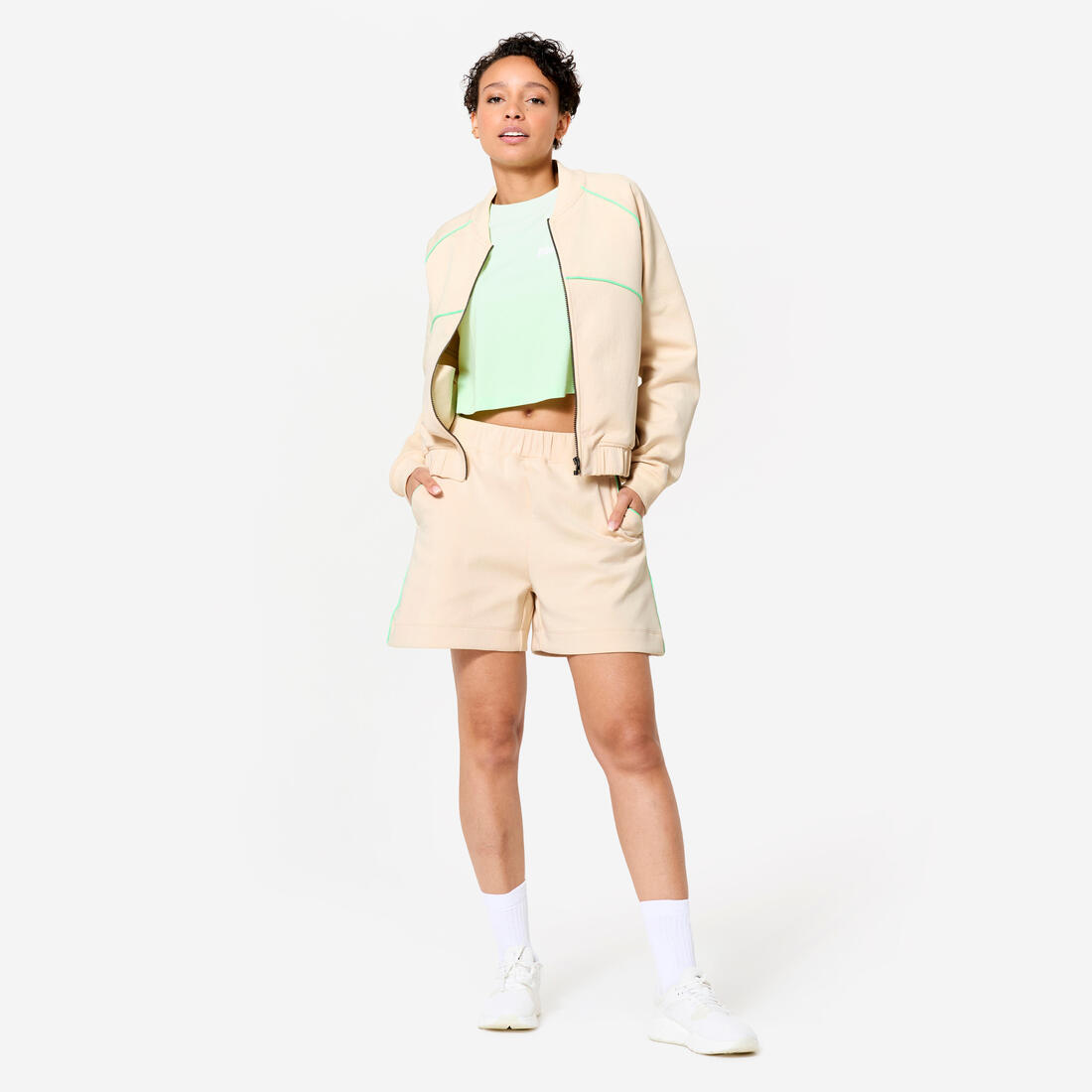 Veste bombers zipée femme, beige avec piping vert.