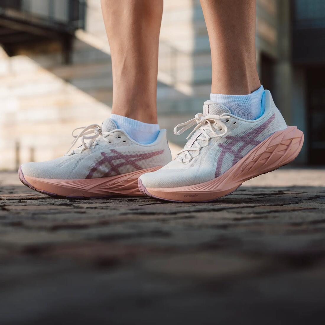 Chaussures de running route femme Asics dynablast 6