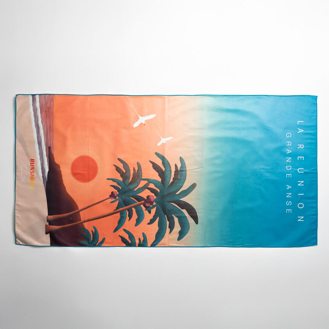 Très compacte, légère, ultra absorbante et facile à transporter.